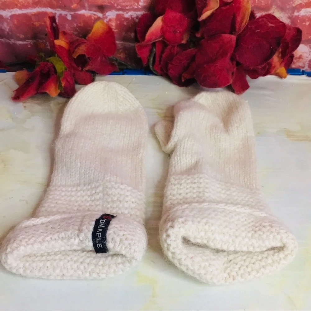 Red Maple Off White Baby Alpaca Knit Mittens